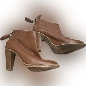 TED BAKER London Encarna Cafe Pebbled Leather Boots Tassel Zip Pull